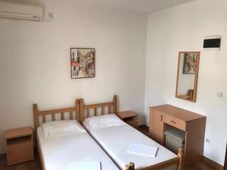 Гостевой дом Apartmani Franeta Budva Будва Двухместный номер с 1 кроватью или 2 отдельными кроватями и ванной комнатой-7