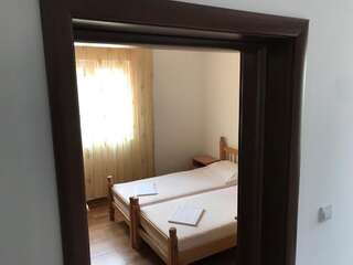 Гостевой дом Apartmani Franeta Budva Будва Двухместный номер с 1 кроватью или 2 отдельными кроватями и ванной комнатой-9