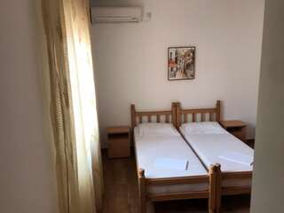 Гостевой дом Apartmani Franeta Budva Будва Двухместный номер с 1 кроватью или 2 отдельными кроватями и ванной комнатой-6